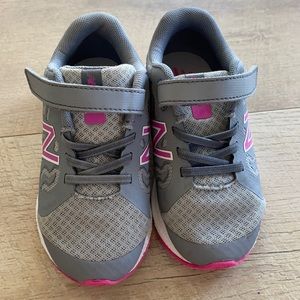 Toddler girls New Balance Velcro sneakers